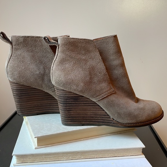 Lucky Wedge Bootie size 7 - Picture 5 of 10
